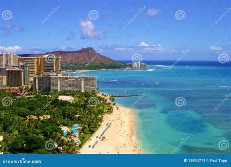 Playa De Waikiki Y Pista Del Diamante Imagen De Archivo Imagen De