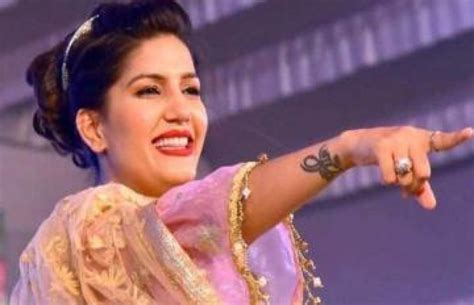 Sapna Choudhary Dances In Saree Video Goes Viral NewsTrack English 1