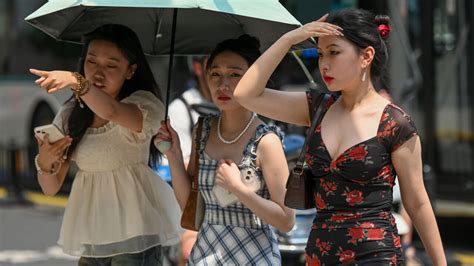 Shanghai Swelters Through Hottest May Day In 100 Years