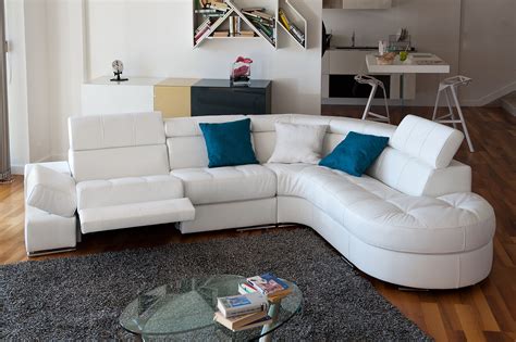 Elegant Curved Sectional Sofa In Leather Moreno Valley