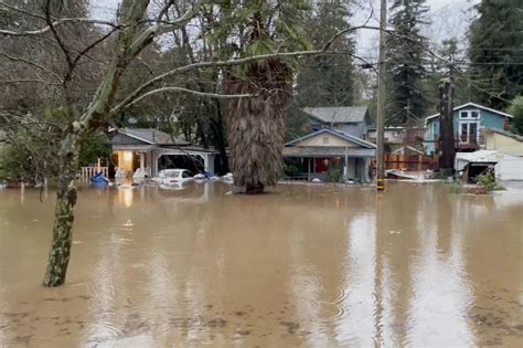 Santa Cruz Storm Intense Rain Inundates San Lorenzo River Flooding