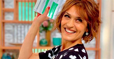 Recuperada totalmente do problema de saúde que a deixou uma semana afastada do programa 'a tarde é sua', a apresentadora esteve na moda lisboa a assistir aos desfiles do primeiro dia. Depois de Cristina Ferreira, Fátima Lopes também vai à ...