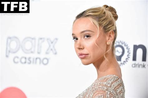 Alexis Ren Flashes Her Nude Tits At The 30th Annual Elton John Aids Foundation Academy Viewing