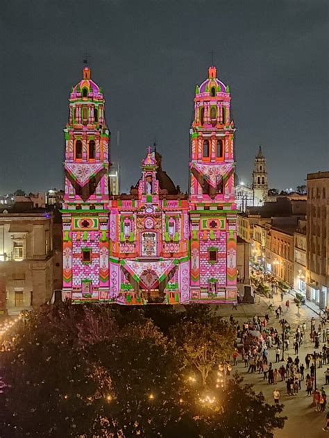 Inici La Fiesta De Luz Sobre La Fachada De La Catedral