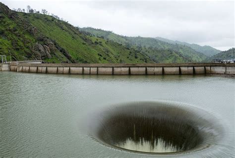 Portal To Hell Giant Hole In The Middle Of A Lake In California Leaves
