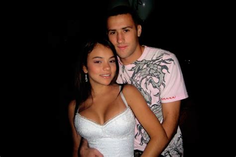 She was an artist and author and served on the boards of several organizations. Chile vs Colombia: Fotos del duelo fuera de la cancha ...
