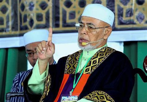 Mohammadin ketapi was speaking at a campaign for the 2020 sabah state election which he allegedly insulted malaysian security forces who fought during the 2013 lahad datu standoff by saying that the. Pas' Haron Din dies | New Straits Times | Malaysia General ...