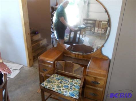 Thanks for reading about my thrift store vanity mirror tray makeover! Vintage Vanity With Round Mirror - ... | St Michael ...
