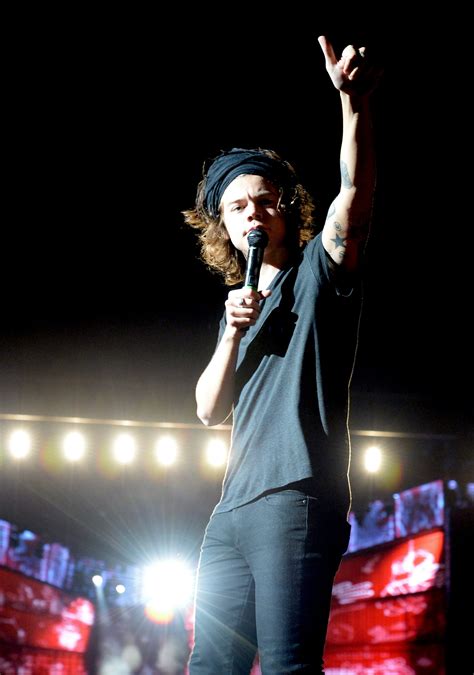 Harry Styles Rocked The Stage During His Performance With One Cant