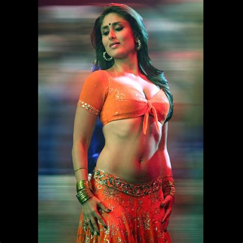 Kareena Kapoor Flaunting Her Cleavage In Sultry Blouse