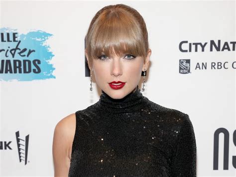 Taylor Swift Embraces Her Dark Side In This Sparkling And Vampy Cutout