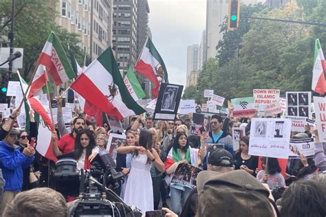 Thousands Gather In Support Of Iranian Womens Rights The Mcgill Daily