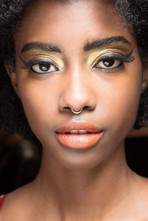 Unexpected Eye Color And Lipstick Combinations To Try Gold