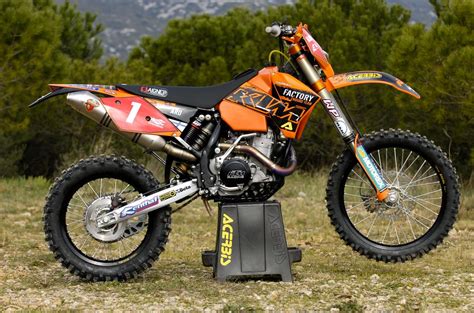 The engine featured a 14.0:1 compression ratio. 1988 KTM Enduro 125 VC - Moto.ZombDrive.COM