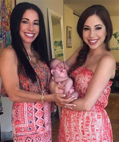 These Mother And Daughter Look Like They’re Sisters 14 Pics