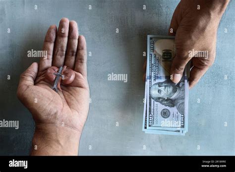 Buying and selling human kidney. Organ trafficking, organ transplant