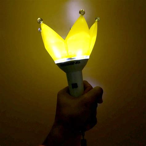 Bigbang Crown Lightstick Hobbies And Toys Collectibles And Memorabilia K