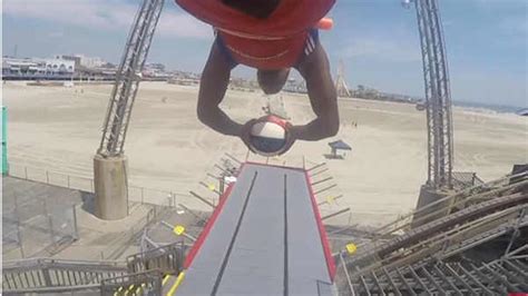 Harlem Globetrotter Makes One Of The Most Amazing Shots Youll Ever See