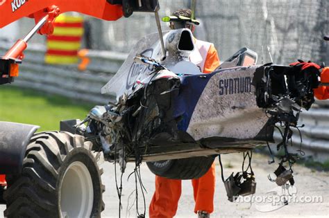Williams formula 1 driver robert kubica says his crash in baku qualifying showed he needs to take a bit more margin while he's still lacking confidence with the fw42. Robert Kubica, BMW Sauber F1 Team, F1.07, crashes very ...