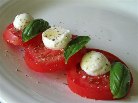 Tomato And Bocconcini Salad Recipe Genius Kitchen