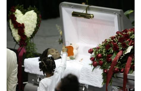 Photos Of Celebrity Open Casket Funerals That Will Shock You Slide