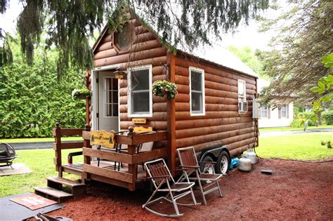 A tiny treasure in the australian outback, this cool, tiny house design by australia architects casey brown architecture brings a bit of the unexpected into its natural surroundings. I Spent 3 Days In A 'Tiny House' With My Mum To See What ...