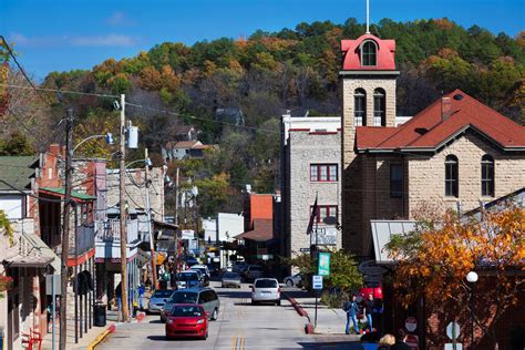 10 Great Mountain Towns For Retirees Eureka Springs Small Towns