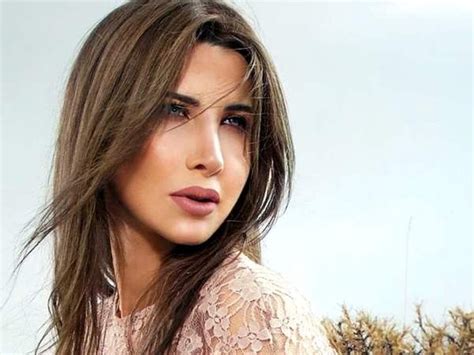 Arabic song _ nancy ajram. نانسي عجرم ترد بقوة على المسؤولين اللبنانيين