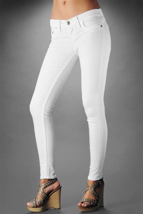 Styling Tips On White Skinny Jeans To Set The Stage On Fire