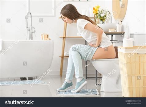 10117 Person Sitting On Toilet Immagini Foto Stock E Grafica Vettoriale Shutterstock