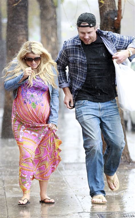 Pregnant Jessica Simpson And Fiancé Eric Johnson Get Caught In The Rain E Online