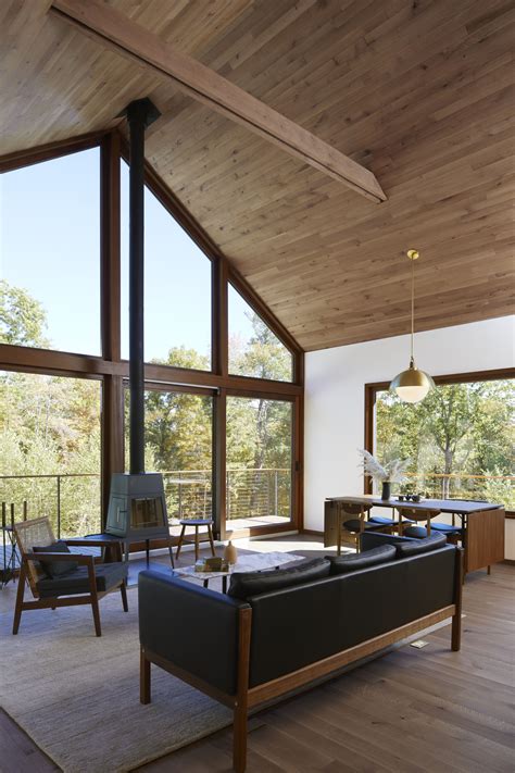Mid Century Modern Interior With Exposed Wood High Ceiling Zen Homes