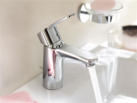 Grohe essence new set de finition pour robinet de bain sur gorge encastré 3 trous avec inverseur douchette à main et flexible 200cm chrome 19976001. Robinet de salle de bains - Robinetterie | GROHE