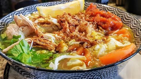 It is a yellow spicy chicken soup served with vermicelli or noodles, thinly sliced cabbage, celery leaves, fried thinly sliced potatoes, fried shallot, hard boiled eggs and chilli sambal and sometimes with sambal kecap manis (sweet soy. SOTO AYAM // Chicken Soup #Indonesianstreetfood - YouTube