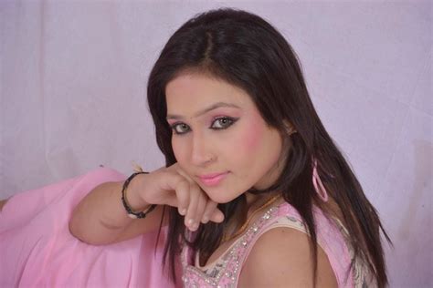 Pakistani Hot Mujra Nigar Chaudhray Beautiful Hot Dance Video