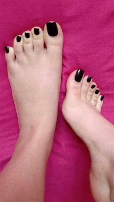 pin by bry mitche on female peds in 2022 pretty toe nails beautiful toes cute toe nails
