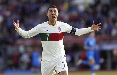 Euro 2024 Immortel Pour Sa 200e Sélection Cristiano Ronaldo Donne