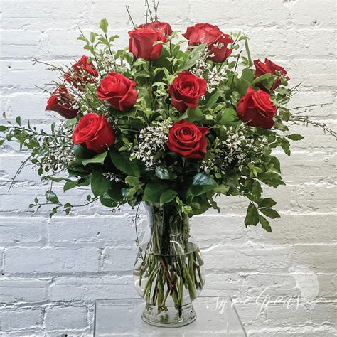 Toronto Flower Delivery Dozen Red Roses Bouquet Sweetpeas