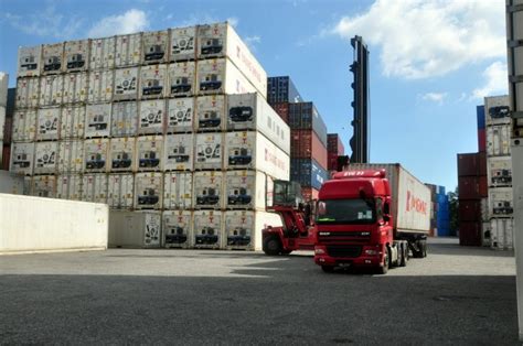 Tidak sama seperti dalam gambar. jambatan-merah-depot-container-loading-port-klang-02 ...