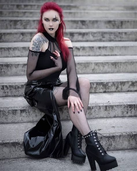 Pin De ¡dark Gothic Macabre En Góticas Chicas Góticas Hermosas Celebridades Belleza Gótica