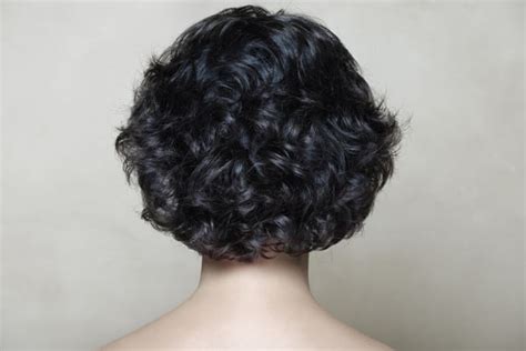 A u shape haircut is similar to a v shape haircut in that they both involve the middle of your hair being longer than the sides. Hairstyles for short curly hair