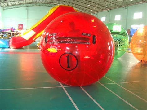 Bola inflable del agua de la calidad comercial del color rojo para las