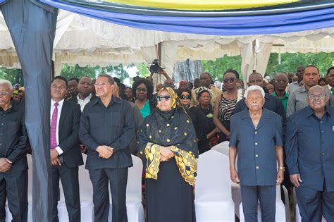 Takwimu hizi ambazo zinaweza kutofahamika vizuri kwa mwananchi wa kawaida kwani haziakisi hali halisi ya mwenendo wa fedha wanazomiliki mifukoni mwao. Makamu wa Rais aongoza mamia ya Watanzania kumuaga Mzee ...