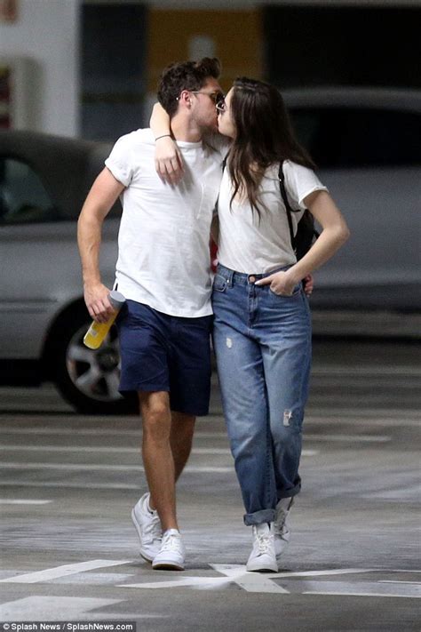 Hailee steinfeld responded to claims she shaded niall horan. Niall Horan and Hailee Steinfeld PICTURE EXCLUSIVE: Singer ...