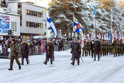 Valtakunnallinen paraati marssittiin Kajaanissa | Savo | Savon Sanomat