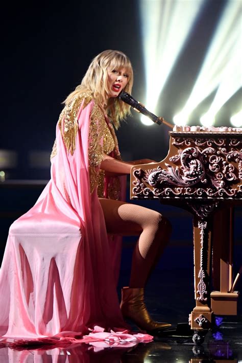Taylor Swift At The American Music Awards 2019 Popsugar Celebrity Uk