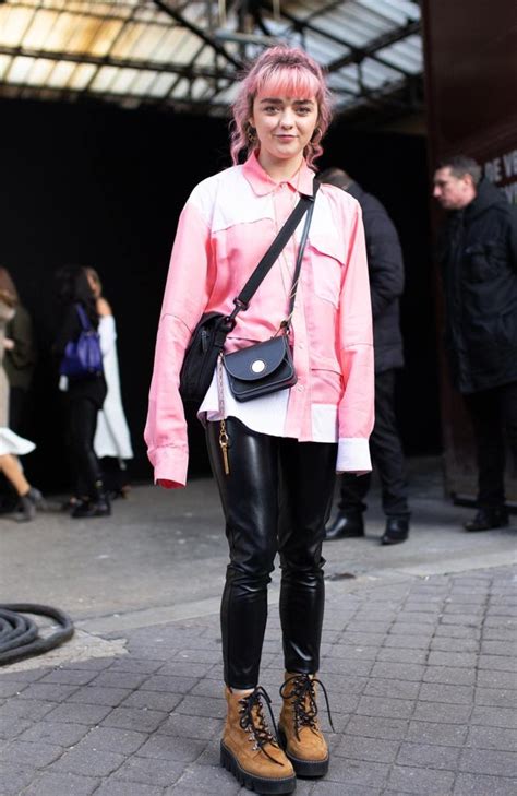 Pretty In Pink Game Of Thrones Star Maisie Williams Sports Bubblegum