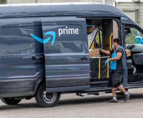 Amazon Is Using Gig Economy Drivers To Deliver From Malls Daily