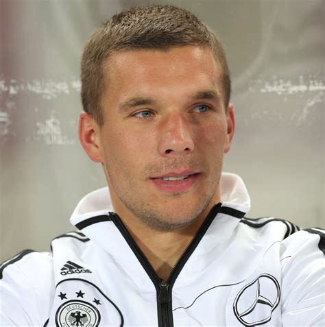 Retrouvez la solution la moins chère pour réaliser le dce lukas podolski fut birthday (défi de création d'équipe) sur fifa 21 afin de récupérer sa carte spéciale. Fil:FIFA WC-qualification 2014 - Austria vs. Germany 2012 ...