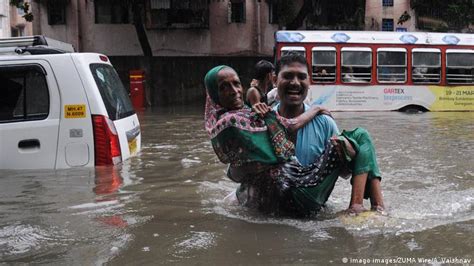 Monsoon Floods In India Nepal Displace 4 Million News Dw 19072020